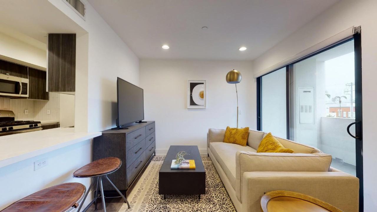 Sleek Hollywood apartment near Paramount Studios Apartments in Los