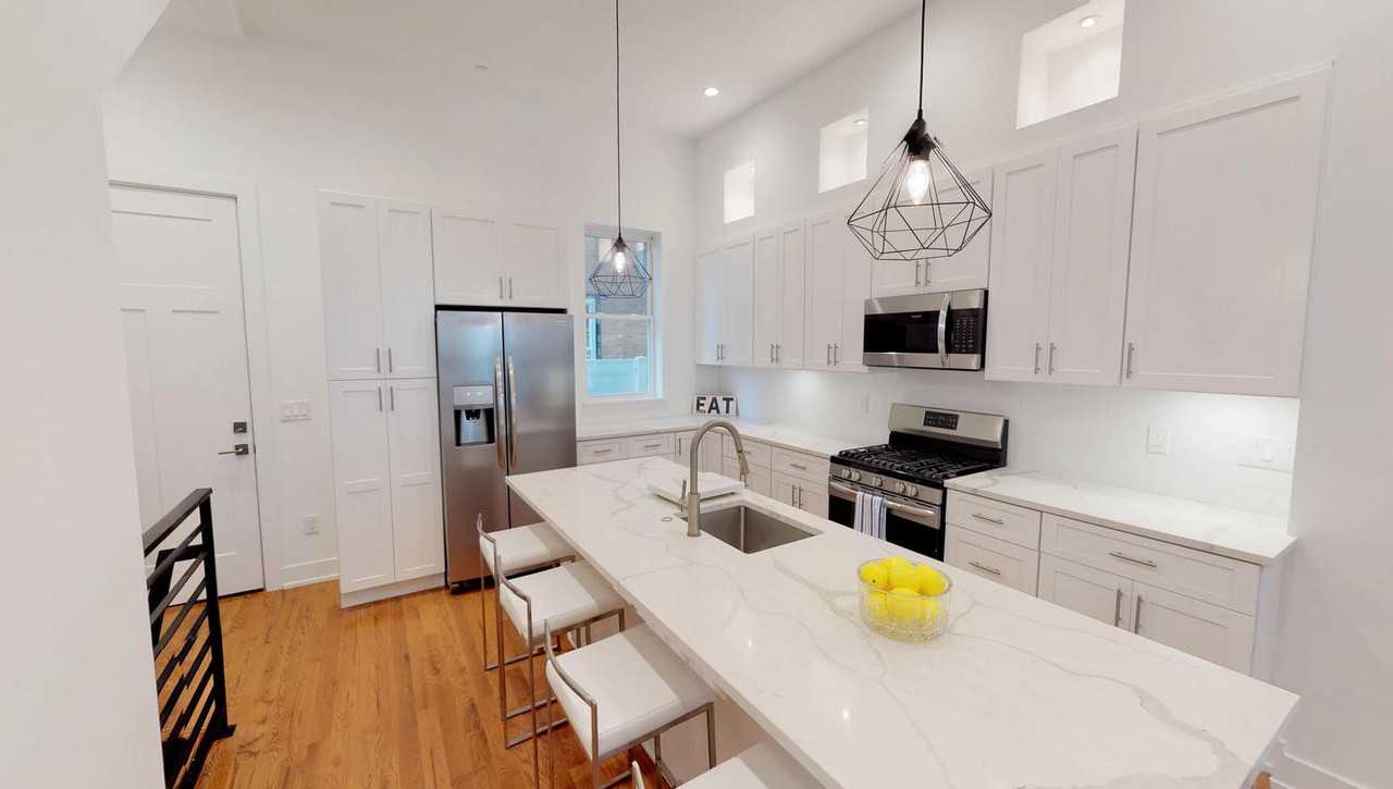 Wellconnected Northern Liberties apartment with rooftop deck