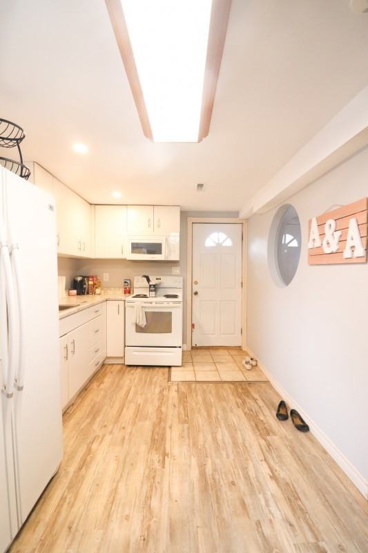 Valley Road Apartments in Western Hill, St. Catharines, ON L2S None