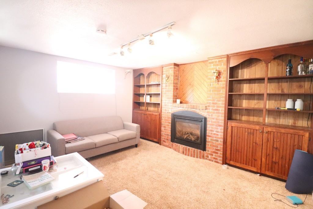 Valley Road Apartments in Western Hill, St. Catharines, ON L2S None