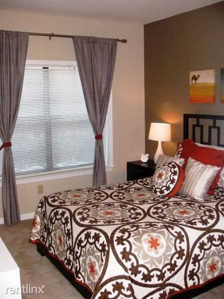 Open Kitchen With Breakfast Bar Apartments in Grant Park, Atlanta, GA