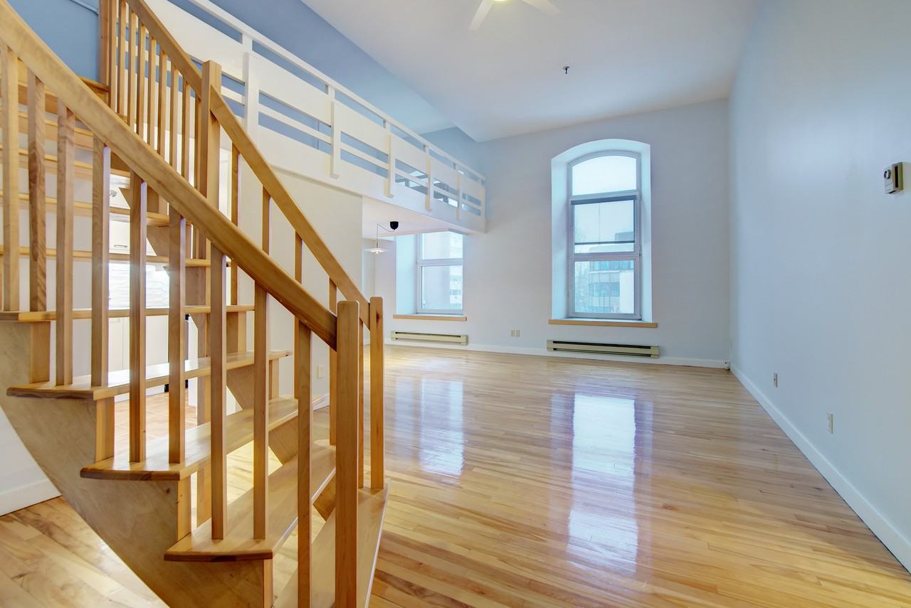 260 Rue Sherbrooke Est 325, Montréal, QC H2X 1E1 2 Bedroom Condo for