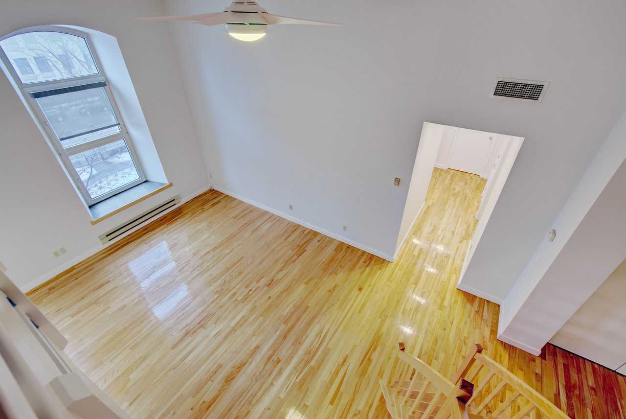 260 Rue Sherbrooke Est 325, Montréal, QC H2X 1E1 2 Bedroom Condo for