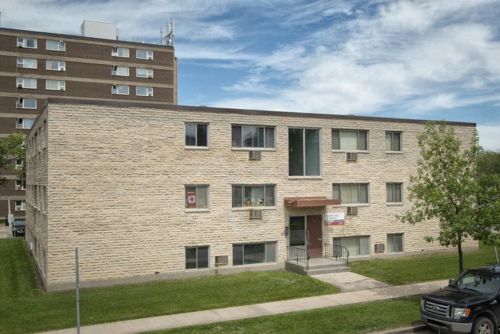 Parkview Court Apartments 663 Jefferson Avenue, Winnipeg, MB R2V 0P5