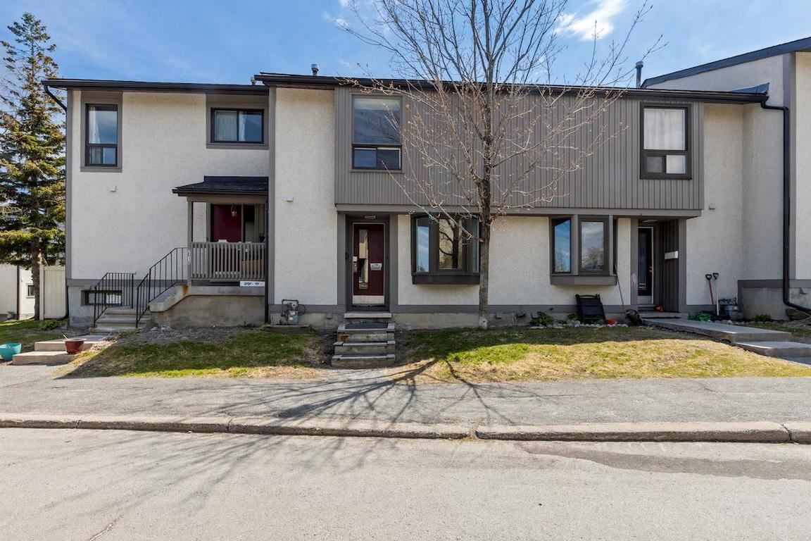 Beaconwood Village Townhomes 1998 Beaconwood Dr, Ottawa, ON K1J 8M4