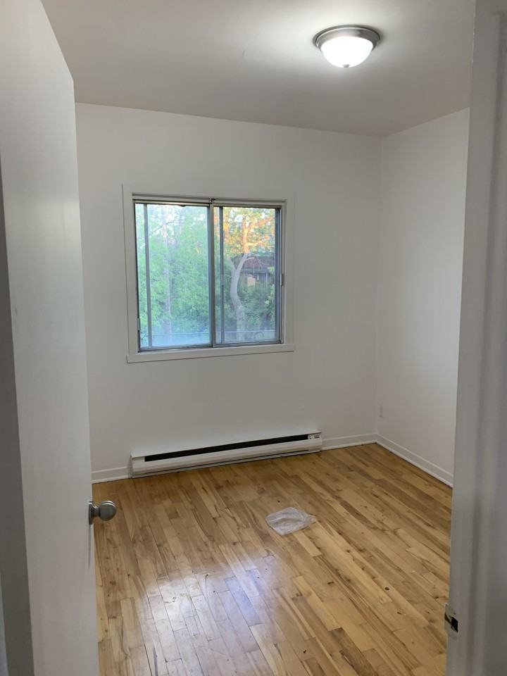 LE LANGEVIN In St Henri District3 min to St Henri Metro Apartments