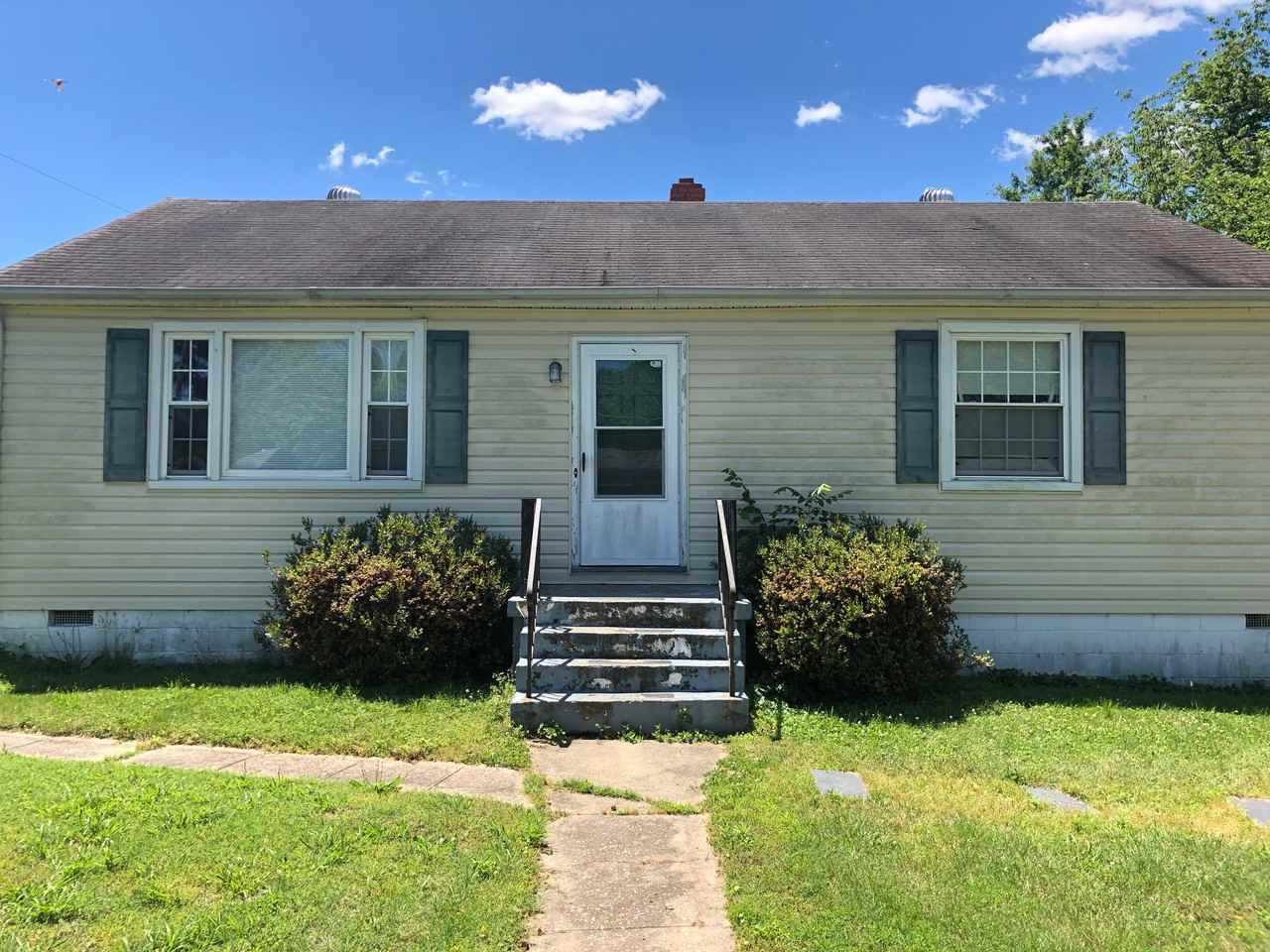 2613 Gay Avenue, Henrico, VA 23231 3 bedroom homes for rent 1,142