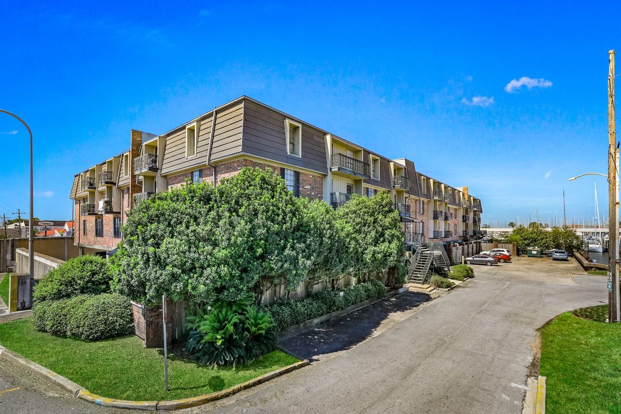 8600 Pontchartrain Boulevard Apartments 8600 Pontchartrain Blvd, New