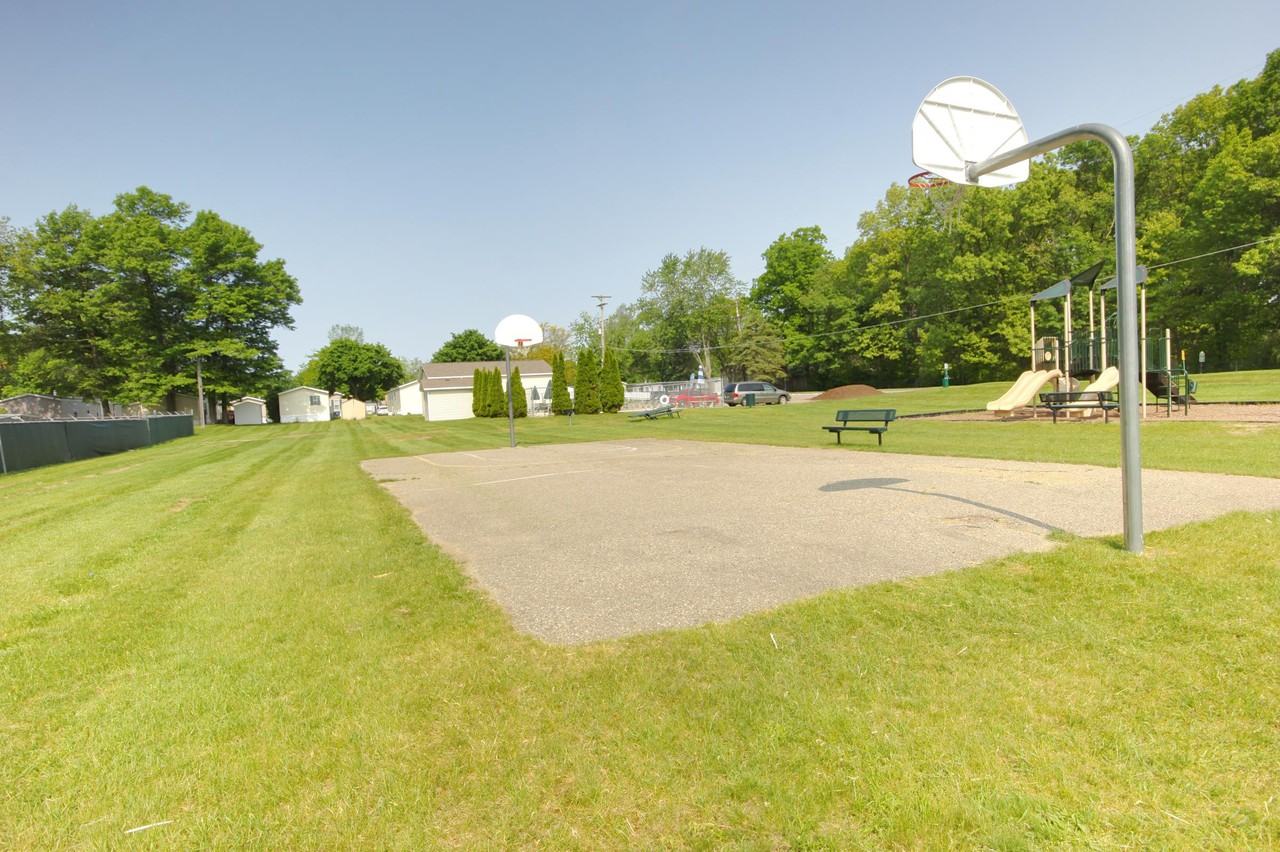 Groveland Manor Homes 13318 Dixie Hwy, Holly, MI 48442 Zumper