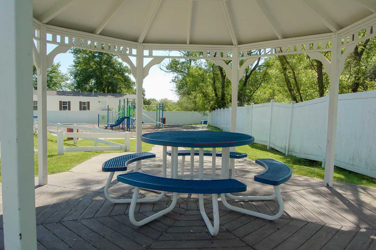 Southridge Estates Homes 802 E County Line Rd, Des Moines, IA 50320