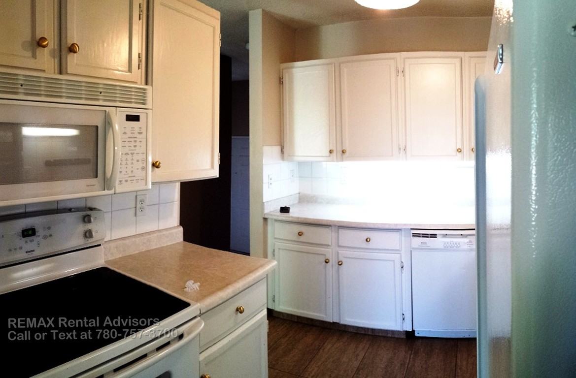 130 Callingwood Pl Apartments in Callingwood South, Edmonton, AB T5T