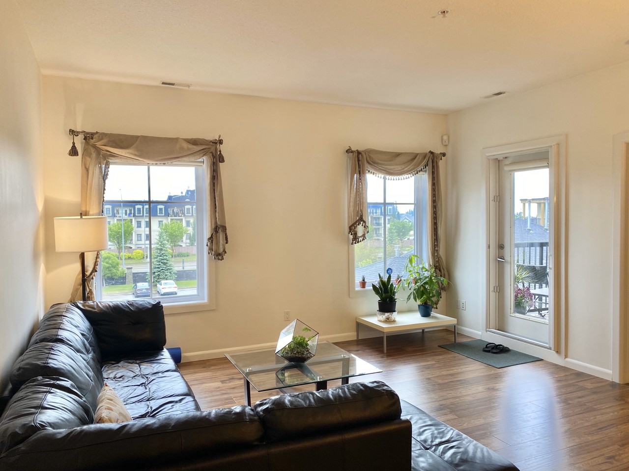 160 Magrath Rd NW, Edmonton, AB T6R 3T7 2 Bedroom Apartment for 1,800