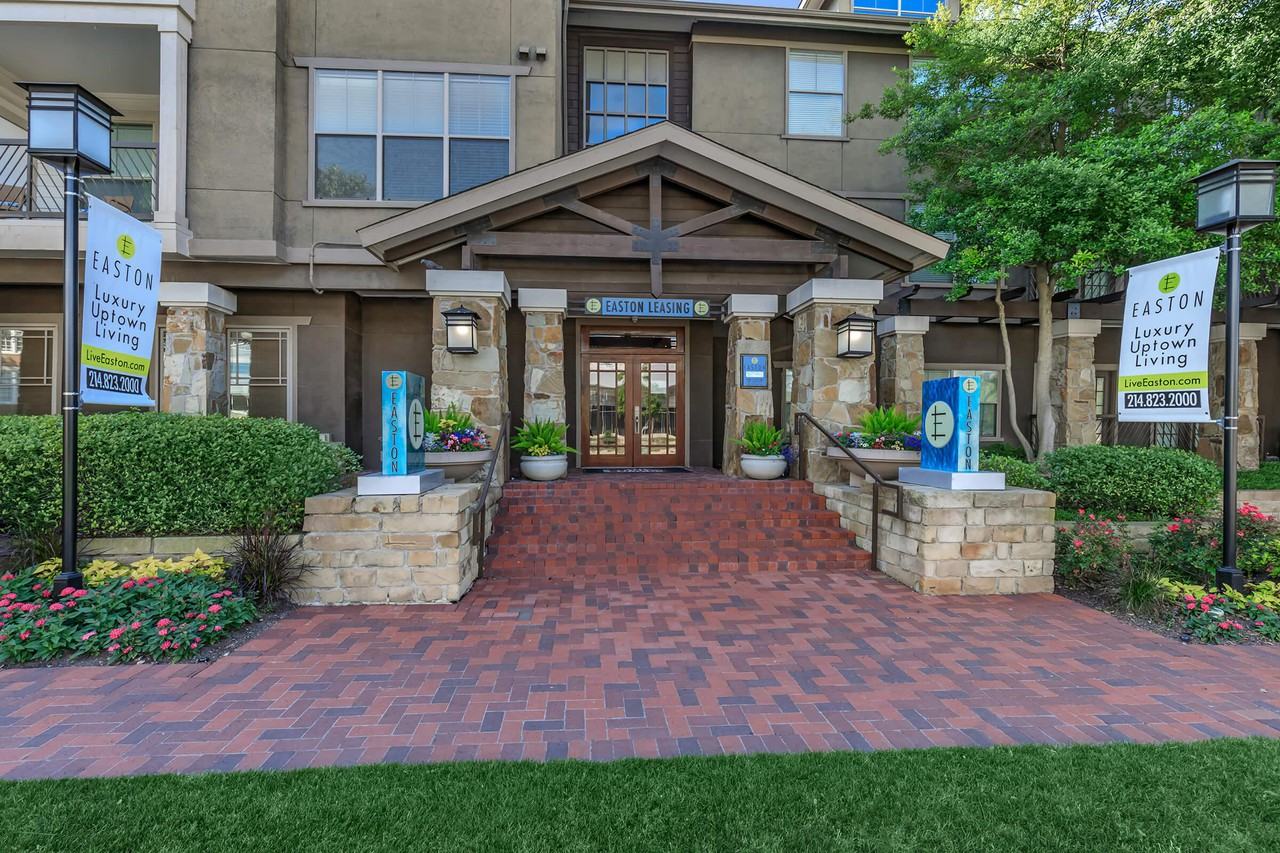 Easton Apartment Homes Apartments 2525 N Henderson Ave, Dallas, TX