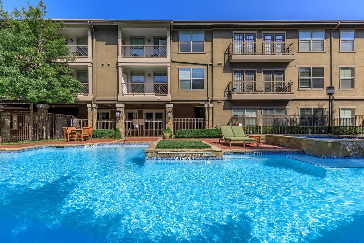 Easton Apartment Homes Apartments 2525 N Henderson Ave, Dallas, TX