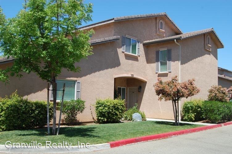 Nees Park Villas 2670 E. Nees Avenue Apartments in Woodward Park