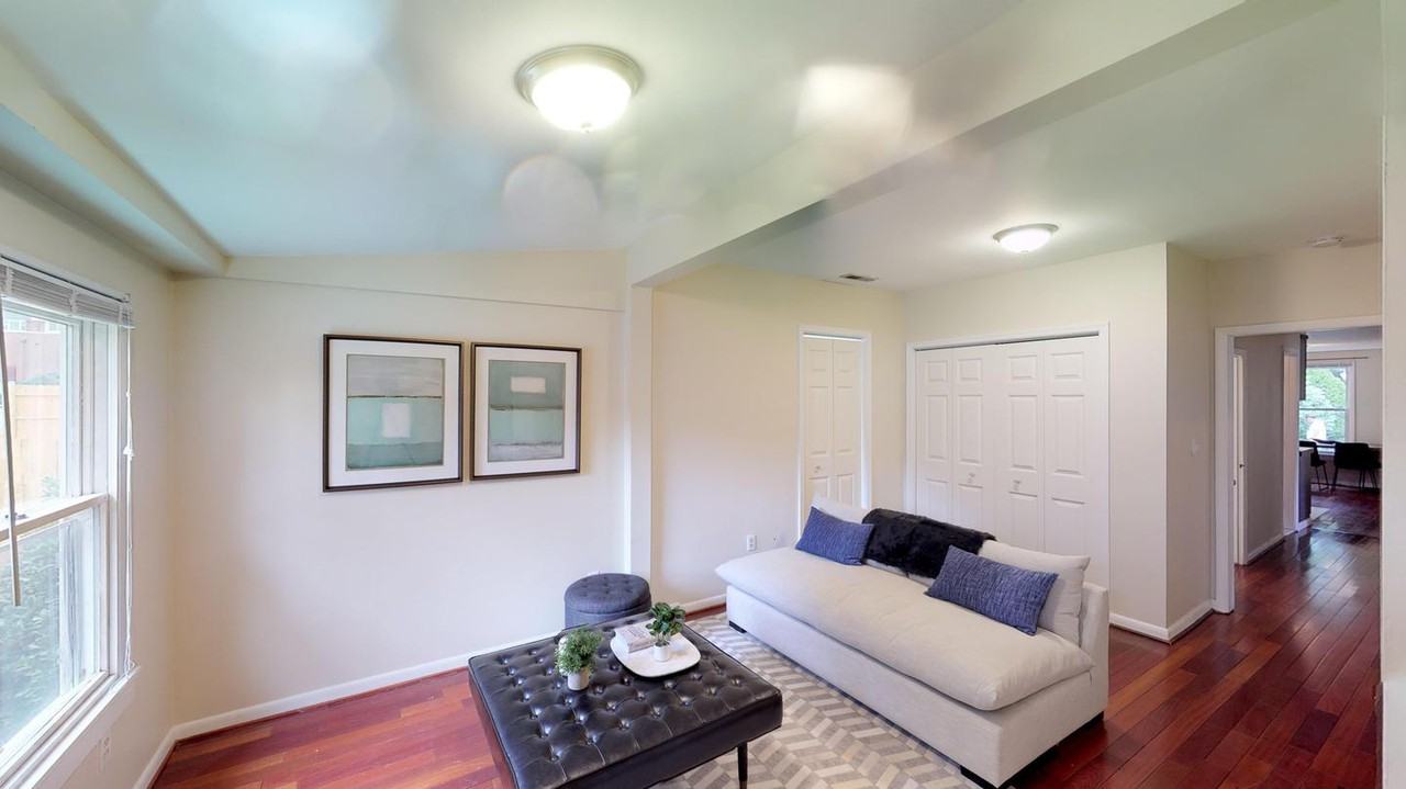 Lovely Silver Spring home with beautiful backyard Apartments in Silver