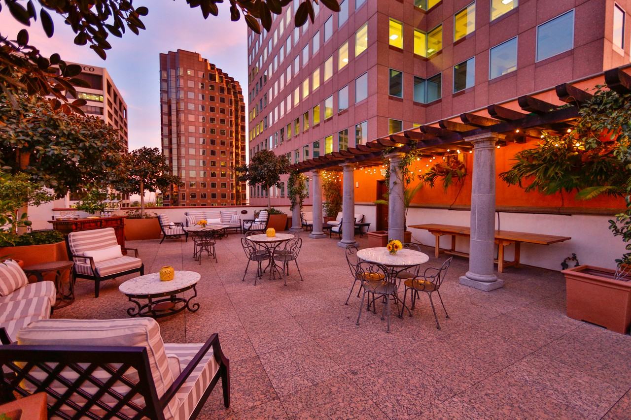 Plaza La Reina Apartments 10850 Lindbrook Drive, Los Angeles, CA