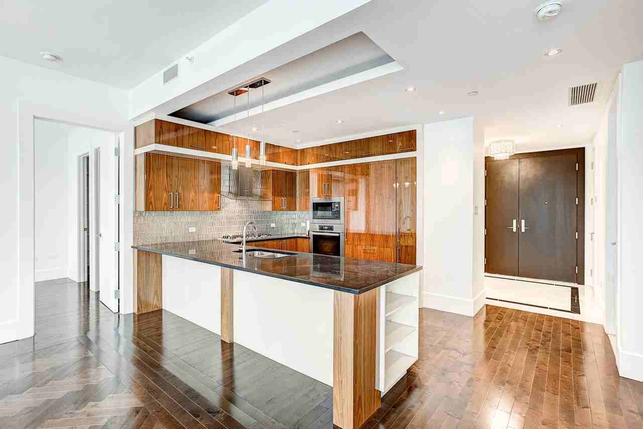 215 Av Redfern, Westmount, QC H3Z 3L5 2 Bedroom Condo for 6,500/month