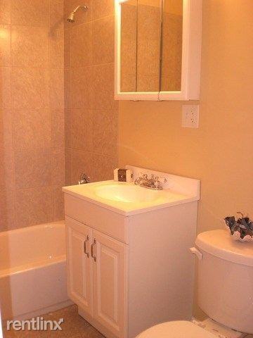 Marshfield ave/Howard st Apartments in Rogers Park, Chicago, IL 60626