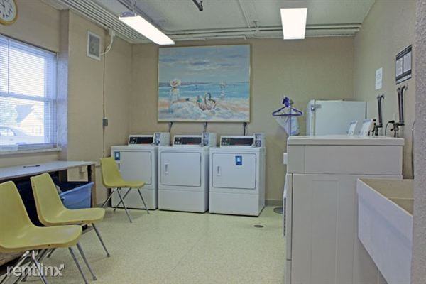 Poplar Court Apartments 519 E Poplar St, Olathe, KS 66061 Zumper