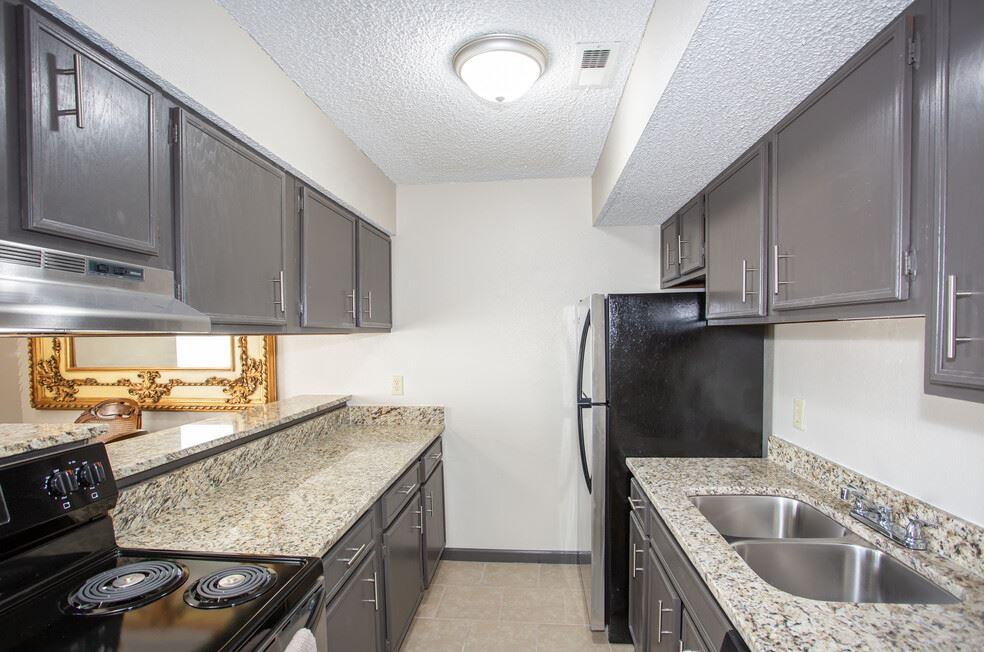 Magnolia Lake Apartments 4141 South Seneca Street, Wichita, KS 67217