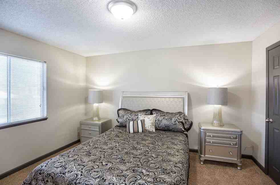 Magnolia Lake Apartments 4141 South Seneca Street, Wichita, KS 67217