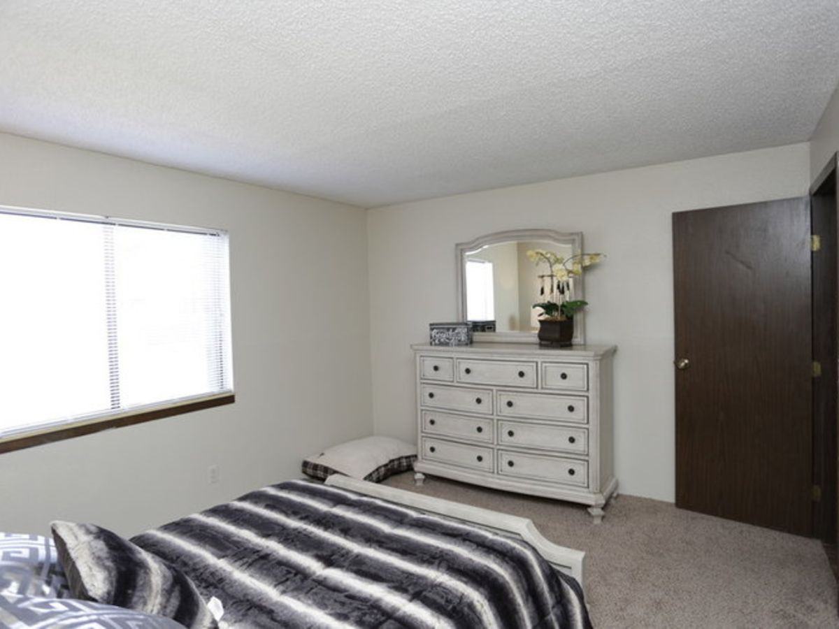 Barclay Square Apartments 550 West Central Avenue, Wichita, KS 67203