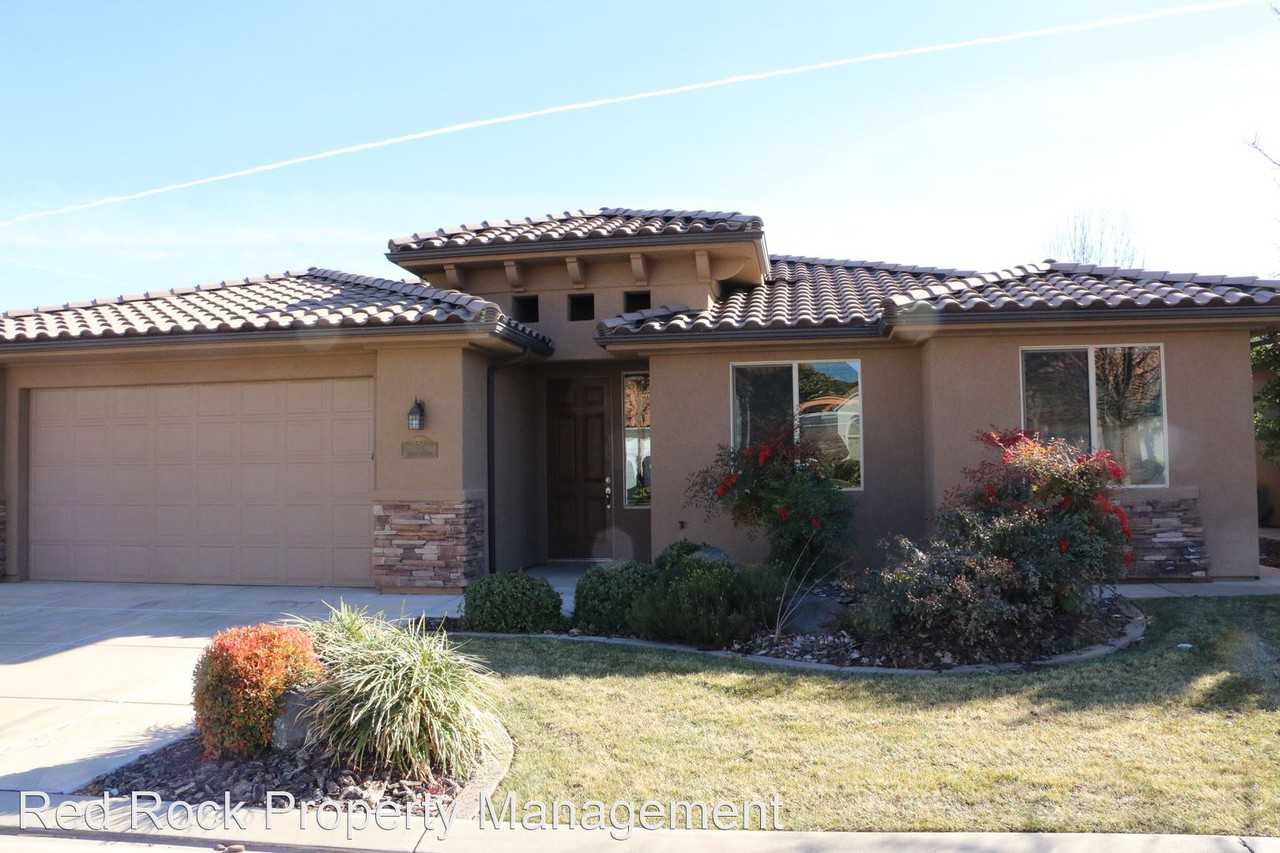 145 S Crystal Lakes Dr 117, St UT 84770 3 Bedroom House for