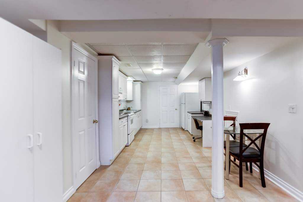 27 SEDGEWICK CIRCLE Apartments 27 Sedgewick Cir, Brampton, ON L7A 2P7