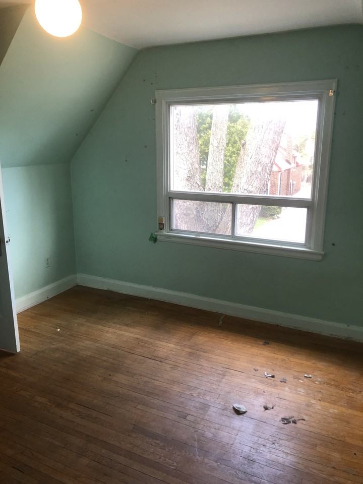 33 Hollywood Student House near McMaster Rooms Available Now