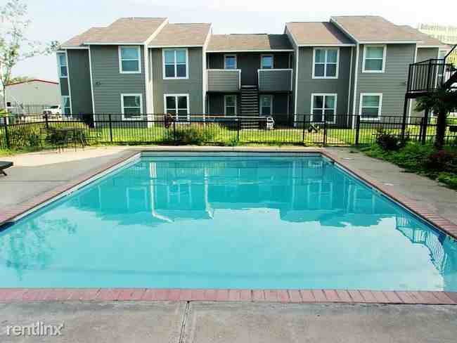 The Boulders Apartments 1301 N State Highway 121, Bonham, TX 75418