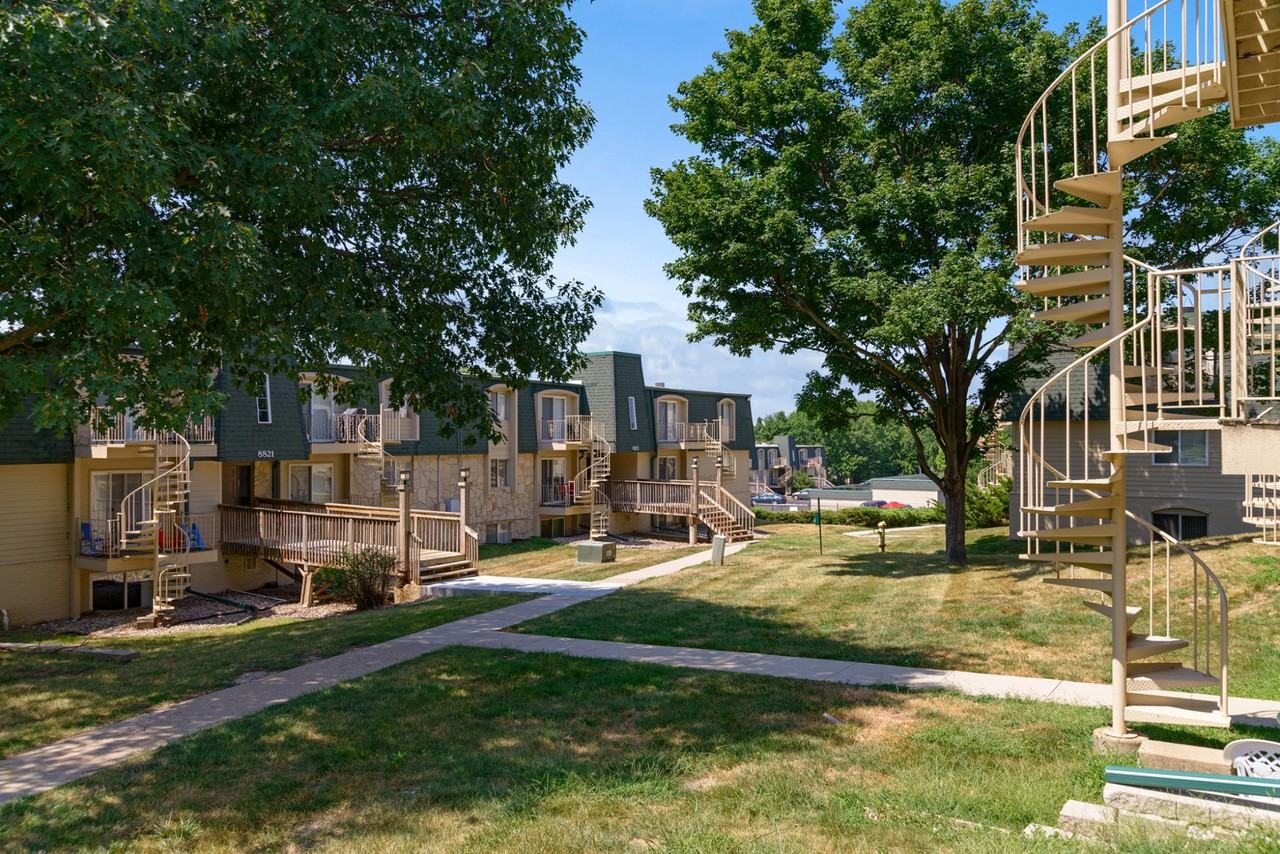 Sherwood Glen Apartments 8825 Hickman Rd, Urbandale, IA 50322 Zumper