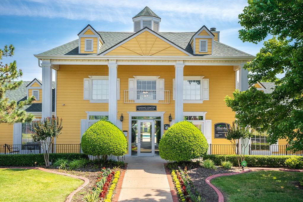 Riverchase Apartments 7901 Riverside Pkwy, Tulsa, OK 74136 Zumper