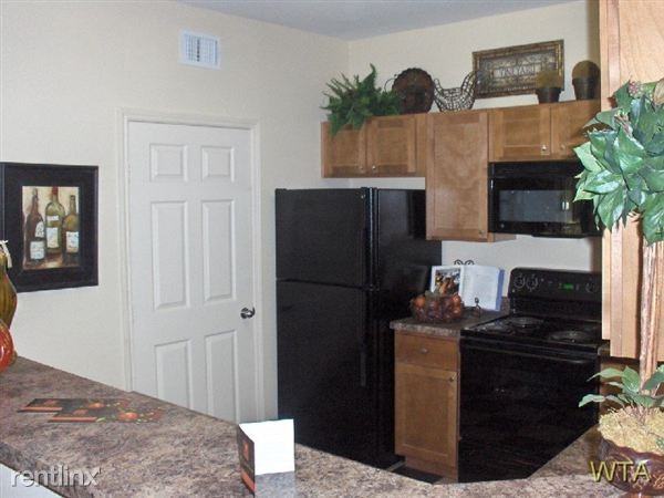 Babcock (Look and Lease Specials) Apartments in San Antonio, TX 78240