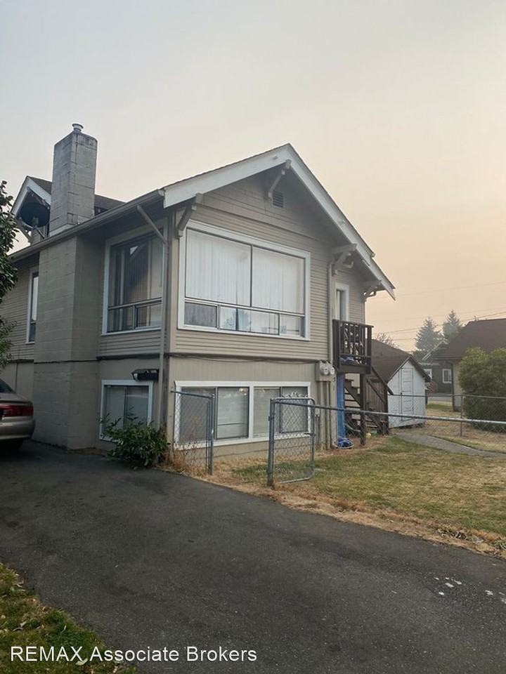 811 N 3rd St, Renton, WA 98057 2 Bedroom Apartment for Rent for 1,500