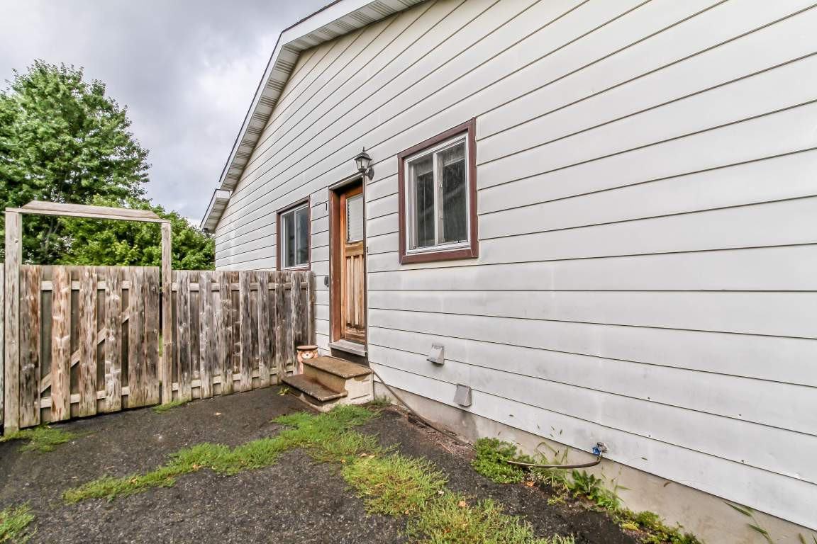 250 Binscarth Crescent ALL INCLUSIVE Apartments 50 250 Binscarth Crescent, Ottawa, ON K2L