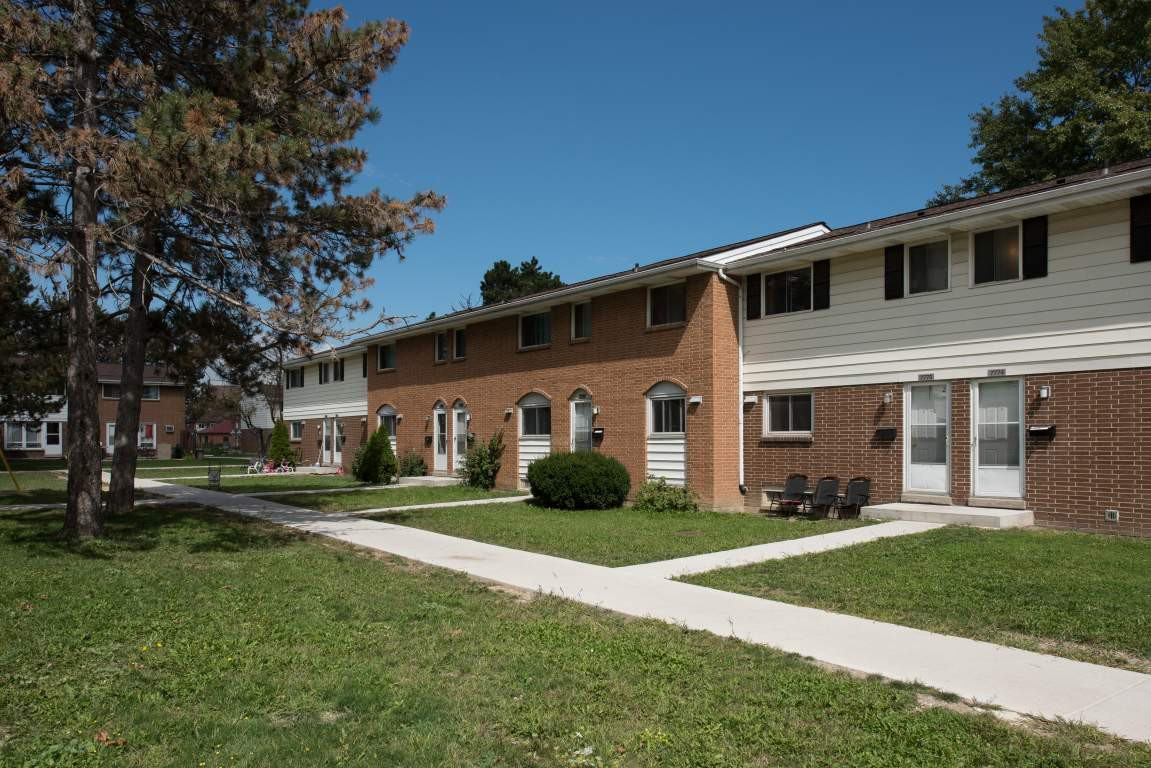 Hawthorne Townhomes Apartments 7842 77107842 Hawthorne Drive