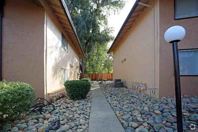 Rinconada Village Apartments 5844 Garden Park Ct, Carmichael, CA
