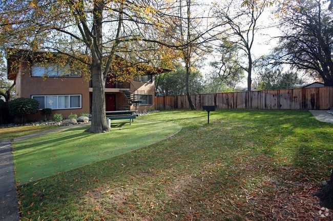 Rinconada Village Apartments 5844 Garden Park Ct, Carmichael, CA