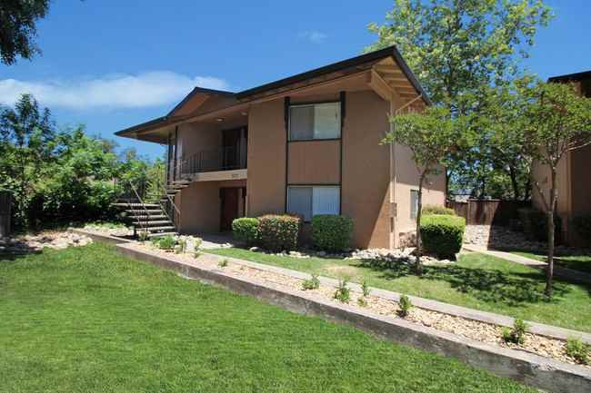 Rinconada Village Apartments 5844 Garden Park Ct, Carmichael, CA