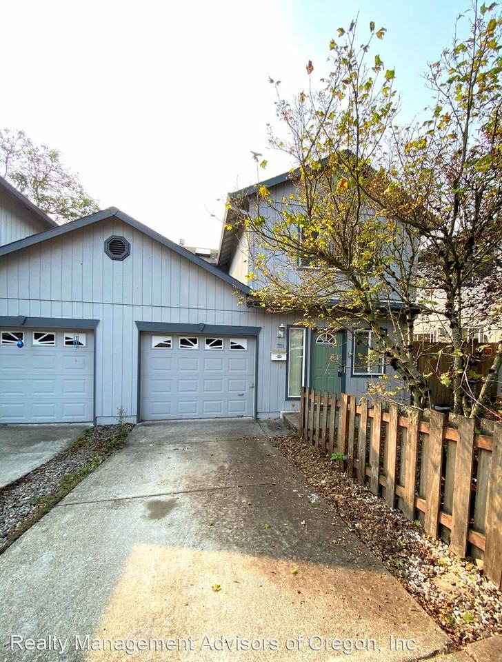 7214 & 7218 SE Bybee Blvd Apartments in Brentwood Darlington