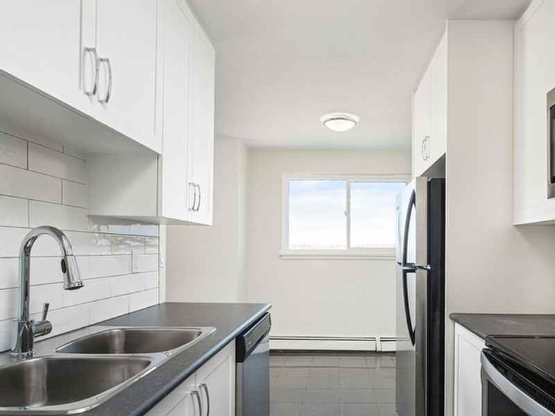 16191625 Dufferin Street Apartments for Rent in Port Whitby, Whitby