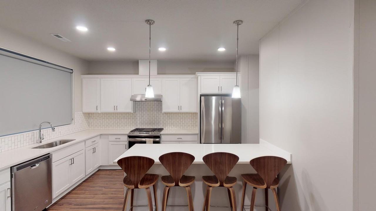 Modern Woodstock townhome with courtyard Apartments in Portland, OR