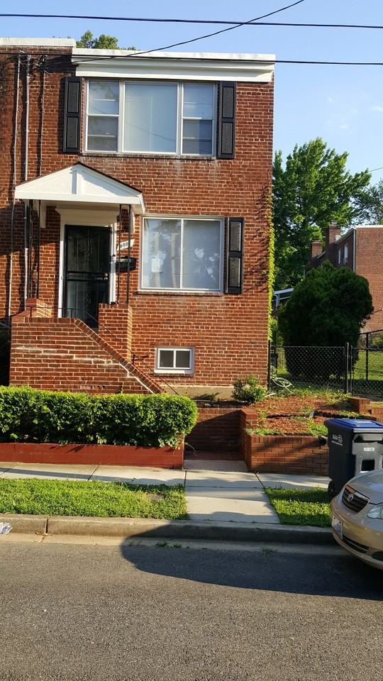 Ames St Ne 4007, Washington, DC 20019 3 Bedroom Apartment for 2,599