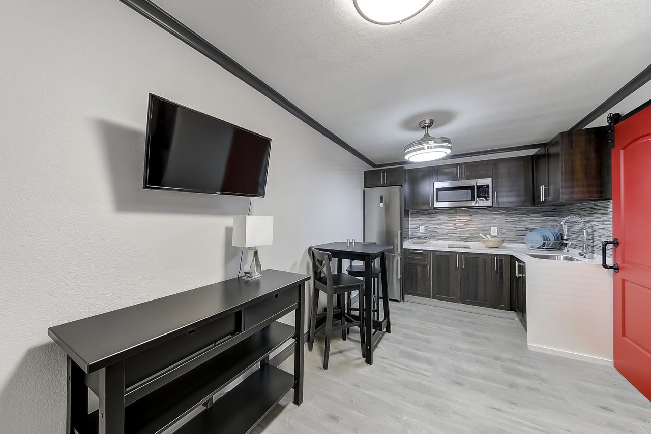 Ogden Executive Apartments 813 East Ogden Avenue 17, Las Vegas, NV