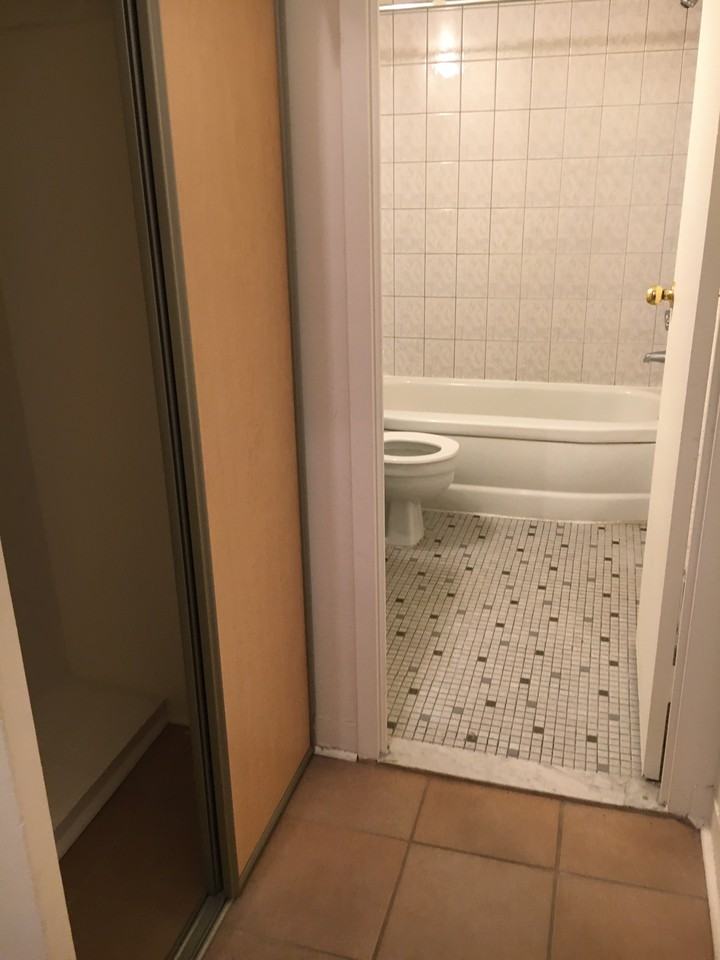 3601 Rue Sainte Famille 12, Montréal, QC H2X 2L6 Studio Apartment