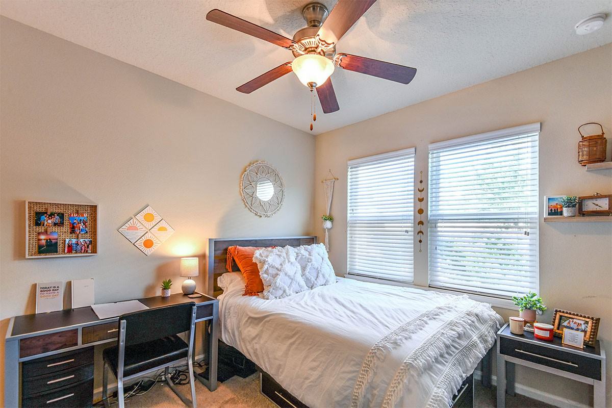 LynCourt Square Apartments 1218 Sw 3rd Ave, Gainesville, FL 32601