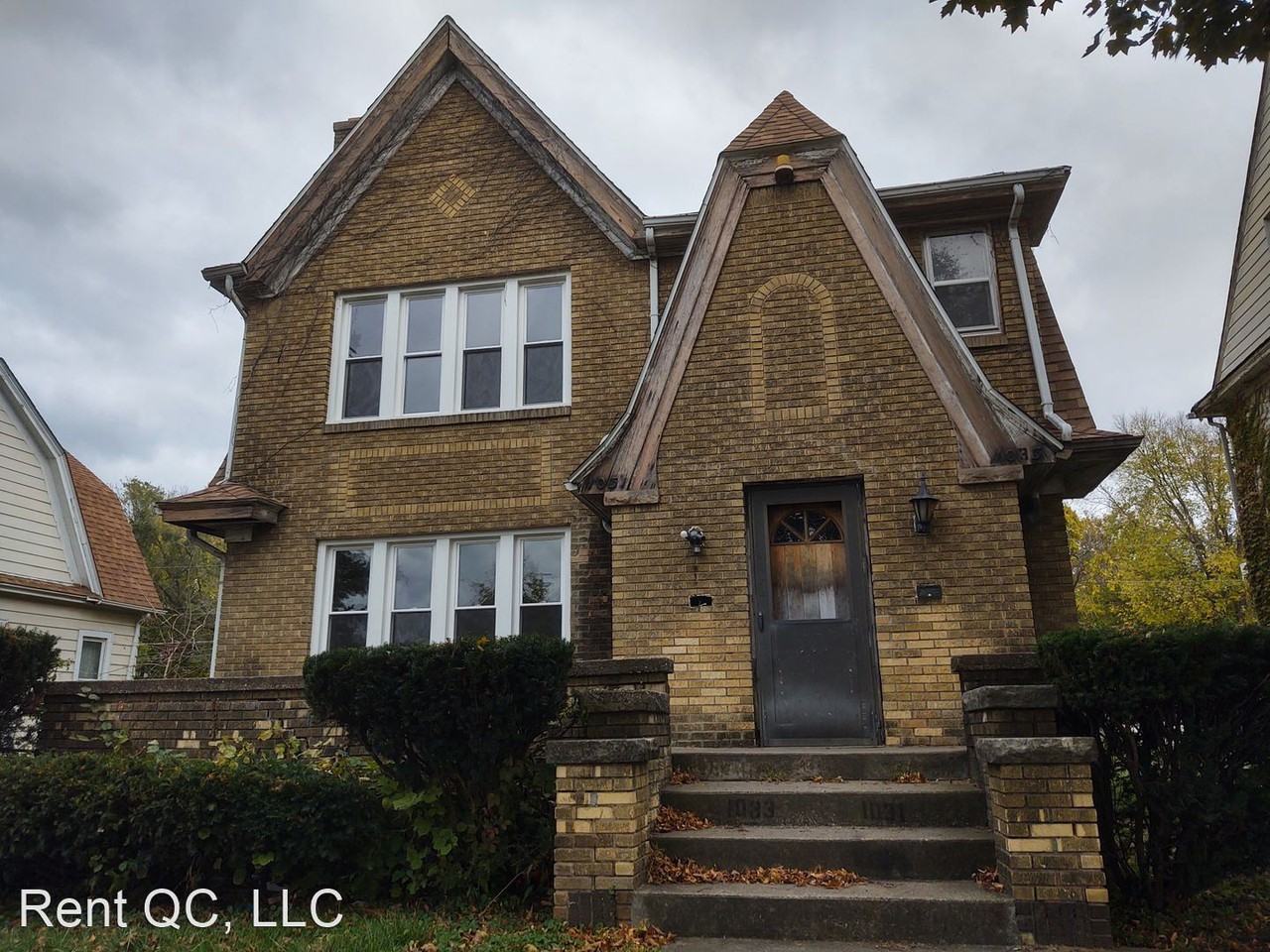 Apartments for rent at 1031 16th St Longview, Rock Island, IL 61201