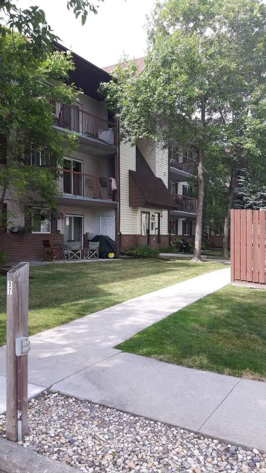 Lake Crest Road Apartments in Waverley Heights, Winnipeg, MB R3T None