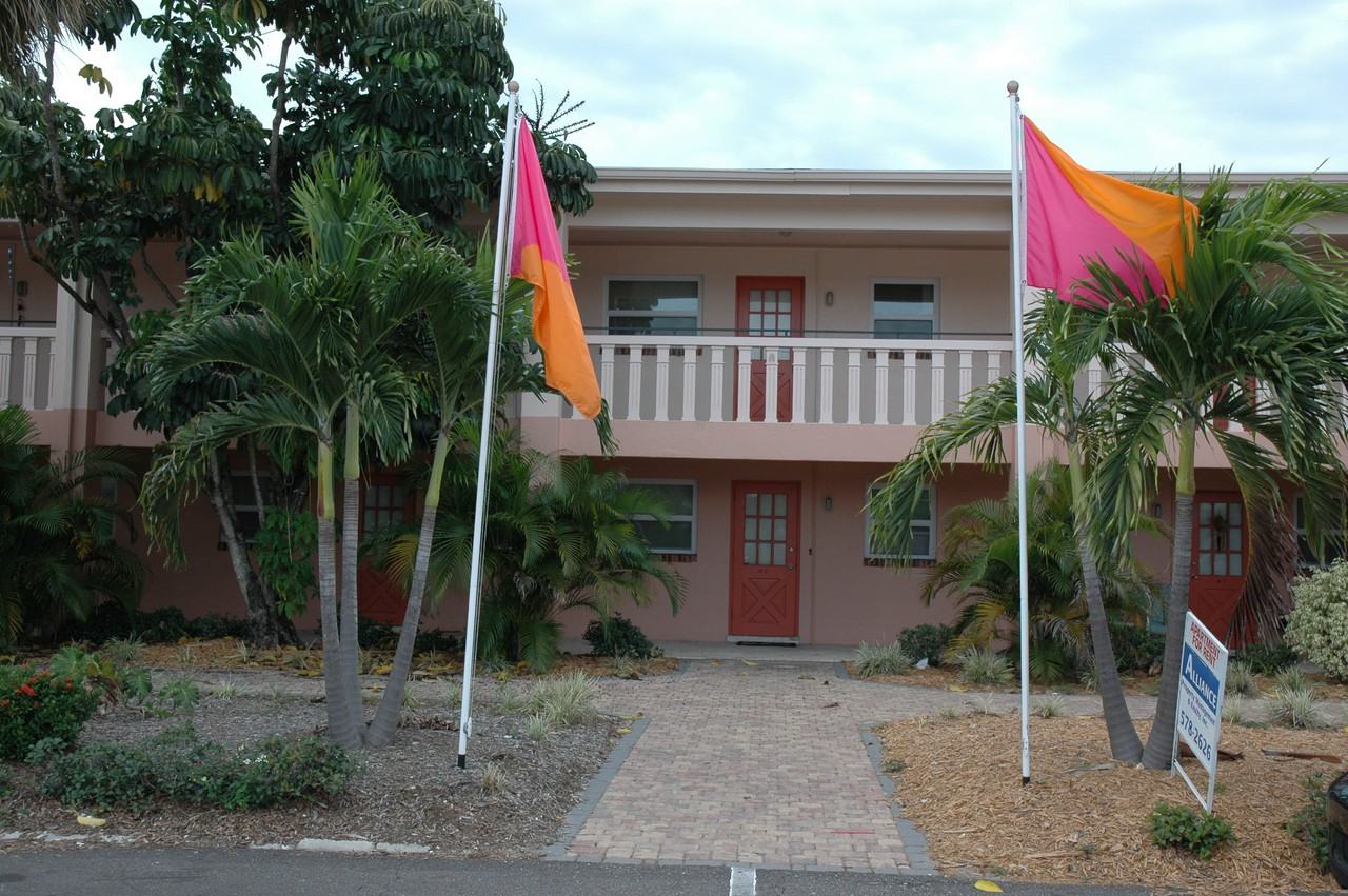 Tyrone Place Apartments 800 Tyrone Boulevard North, St. Petersburg